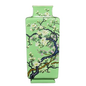Chinese Qing Dynasty Gilt Edge Green Glaze Famille Rose Flowers Design Porcelain Vase