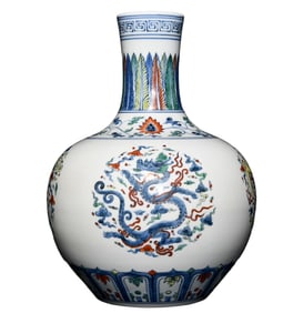 Chinese Wucai Clouds Dragon Design Porcelain Vase