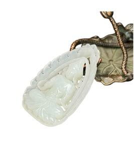 Superb Chinese Hetian Jade Carved Kwan-yin Pendant