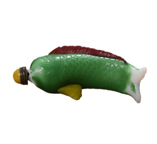 Vintage Chinese Peking Glass Fish Shape Snuff Bottle