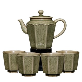 A Set Chinese Yue Kiln Porcelain Teapot w Cups
