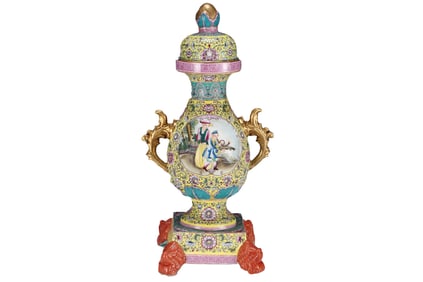 Chinese Qing Dynasty Gilt Gold Famille Rose Figure Design Porcelain Vase