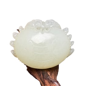Chinese Hetian Jade Carved Crab Pendant