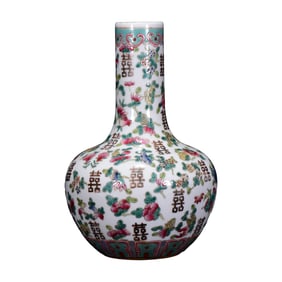 Chinese Qing Dynasty Famille Rose Flowers Design Porcelain Vase