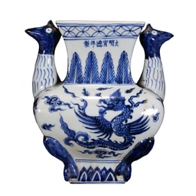 Chinese Ming Dynasty Blue And White Porcelain Dragon Phoenix Design Porcelain Vase