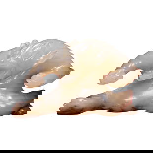 Superb Chinese Hetian Jade Carved Bear Statue: Superb Chinese Hetian Jade Carved Bear StatueDimension: 71 x 41 x 34 (mm)2.79 x 1.61 x 1.34 (inches) Weight: 0.21 lbs/ 97 g