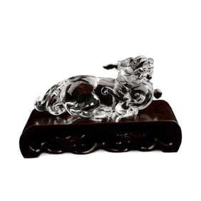 Beautiful White Crystal Carved Fortune Pixiu Statue