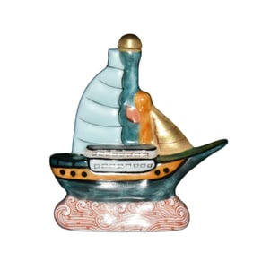 Chinese Famille Rose Boat Shape Porcelain Snuff Bottle