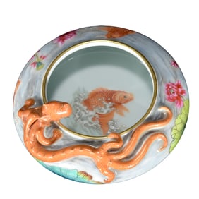 Chinese Famille Rose High Relief Chi Dragon & Lotus Leaf Design Porcelain Brush Washer