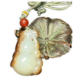 Chinese Hetian Jade Carved Gourd Pendant