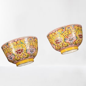 A Pair Chinese Famille Rose Flower Design Porcelain Cups w Lacquerware Box
