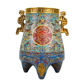 Chinese Qing Dynasty Gilt Gold Famille Rose Double Ear Porcelain Pot