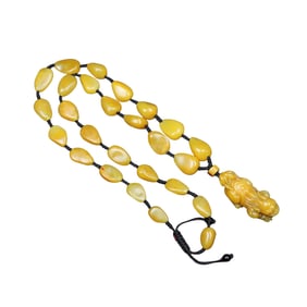 Vintage Chinese Tianhuang Stone Carved Fortune Beast Pendant w Hand Carved Beads Necklace