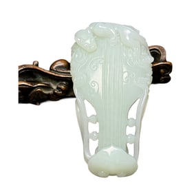 Superb Chinese Hetian Jade Carved Chi Dragon Pipa Pendant