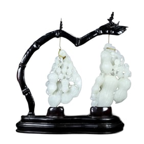 Superb Chinese Hetian Jade Carved Peach Statue