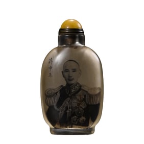 Old Chinese Peking Glass Inside Painting Figure Design Snuff Bottle w Stopper