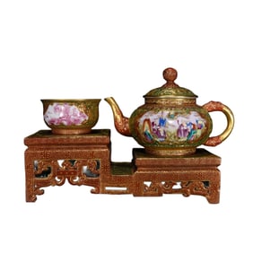 Chinese Qing Dynasty Gilt Gold Famille Rose Enamel Arhat Design Porcelain Teapot & Cup w Base