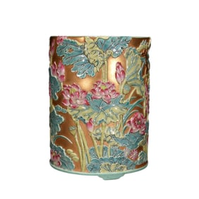 Chinese Qing Dynasty Gilt Gold Famille Rose Lotus Leaf & Lotus Flower Design Porcelain Brush Pot