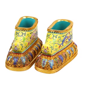 Chinese Yellow Ground Famille Rose Flower Design Porcelain Shoes Statue Inlay Gold Wires Enamel Base