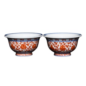 A Pair Chinese Iron Red Glaze + Blue And White Porcelain Flowers Design Cups