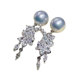 A Pair Beautiful Pearl Earrings