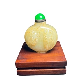 Vintage Chinese Hetian Jade Snuff Bottle