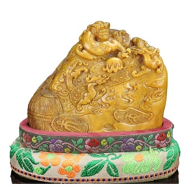 Superb Vintage Chinese Tianhuang Stone Carved Fortune Dragon Seal Statue