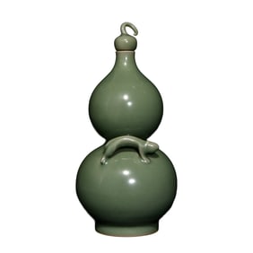 Chinese Longquan Kiln Gourd Shape Porcelain Vase