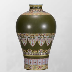 Chinese Qing Dynasty Gilt Edge Tea Dust Glaze Porcelain Vase