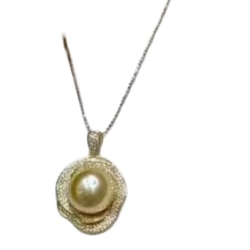 Beautiful Pearl Bead Pendant