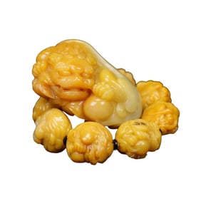 A Set Superb Vintage Chinese Tianhuang Stone Carved Fortune Lion Pendant w Beads Bracelet