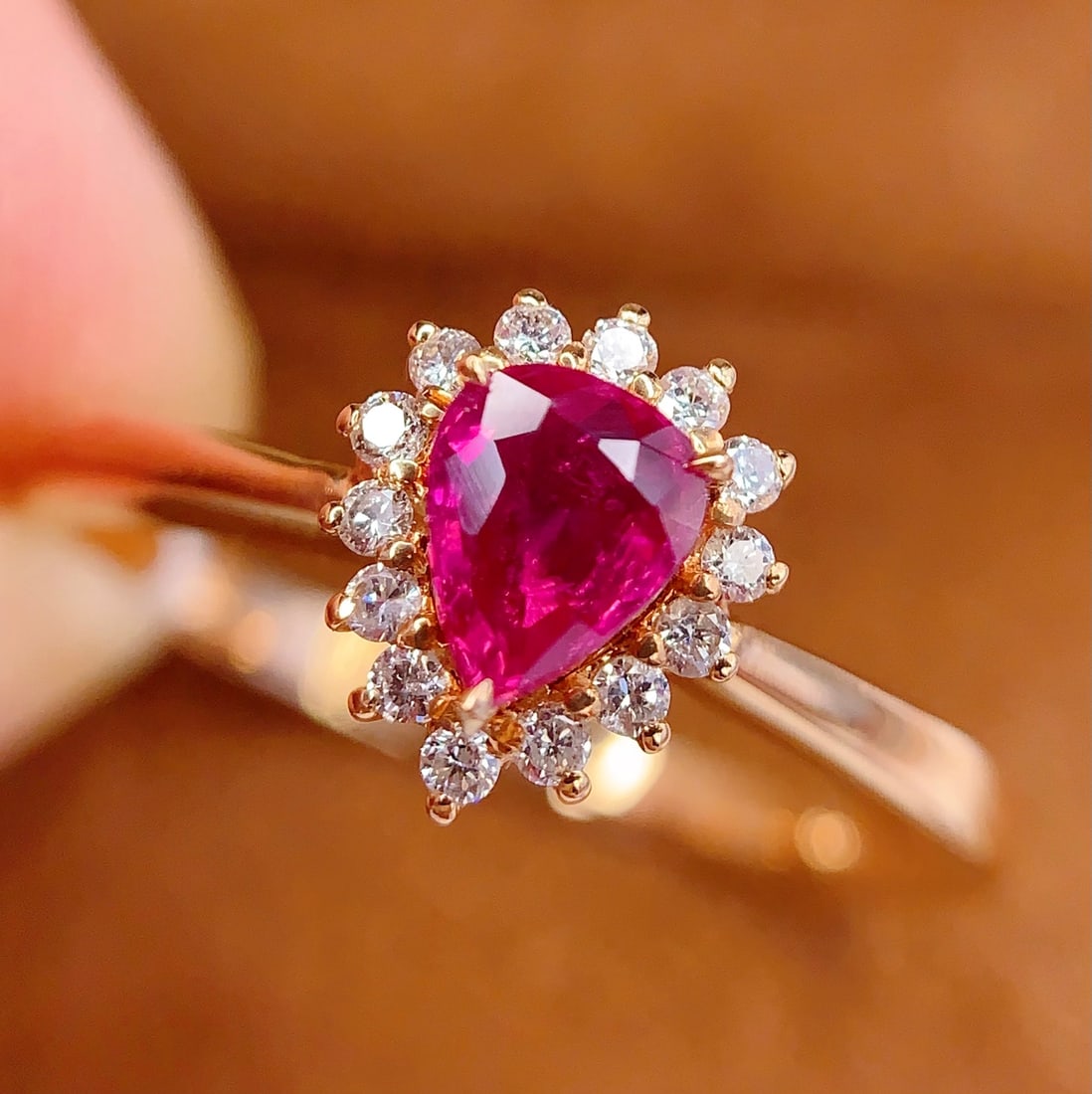Exquisite 18K Gold Inlay Ruby Ring - 3