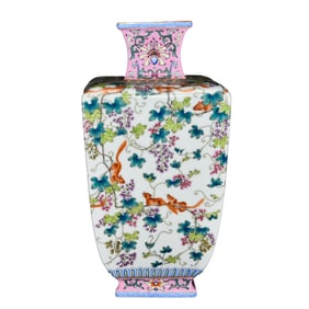 Chinese Qing Dynasty Gilt Edge Famille Rose Grape & Squirrel Design Porcelain Vase