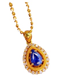 Exquisite 18K Gold Inlay Sapphire Pendant