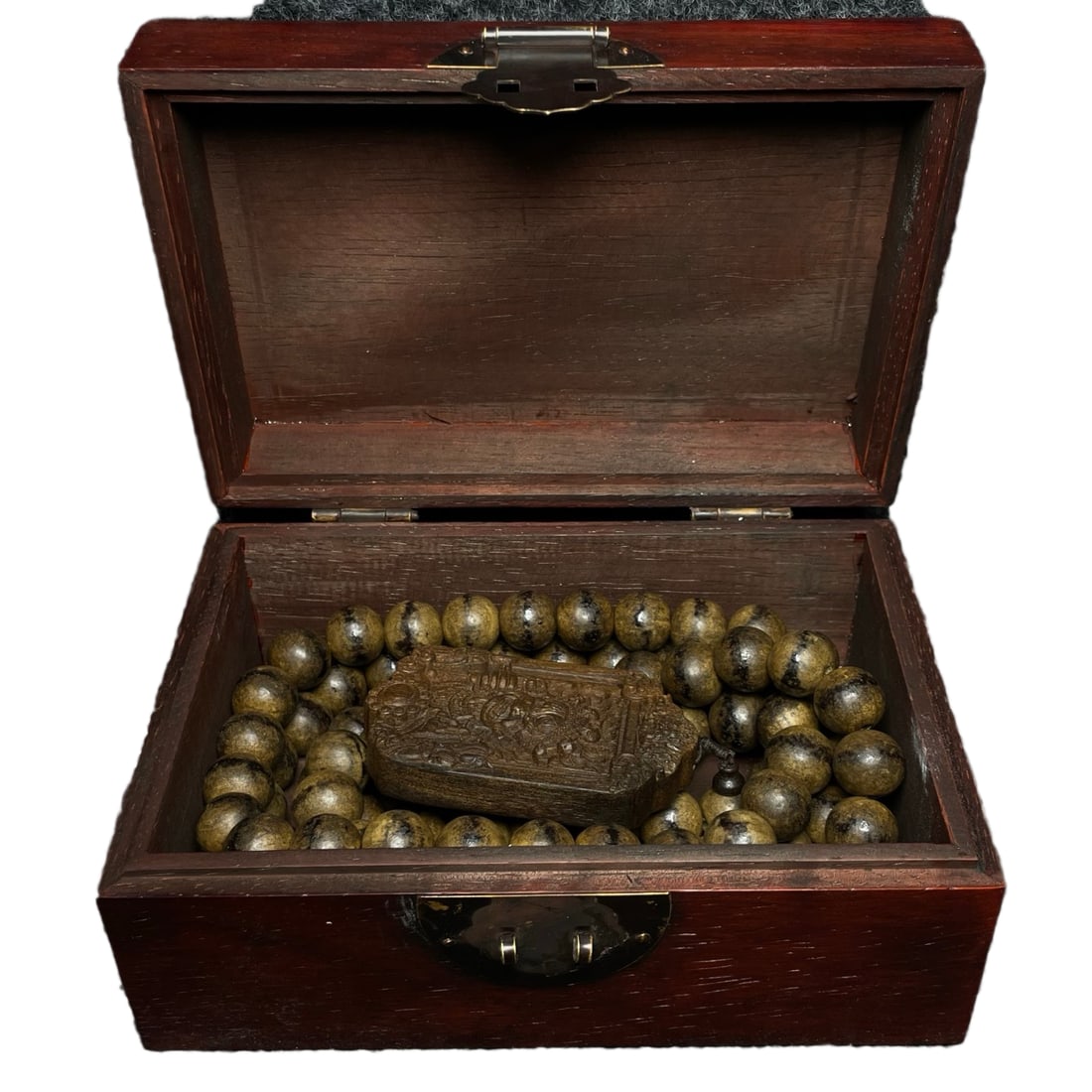 Vintage Chinese Chenxiang Wood Carved Yellow Jambhala Pendant w Beads Necklace & Box: Vintage Chinese Chenxiang Wood Carved Yellow Jambhala Pendant w Beads Necklace & BoxDimension: 180 x 120 x 85 (mm)7.09 x 4.72 x 13.35 (inches)