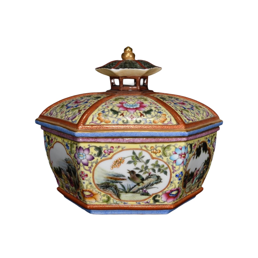 Chinese Qing Dynasty Gilt Edge Famille Rose Enamel Flowers Bird Design Porcelain Pot: Chinese Qing Dynasty Gilt Edge Famille Rose Enamel Flowers Bird Design Porcelain PotDimension: 180 x 140 (mm) 7.09 x 5.51 (inches)