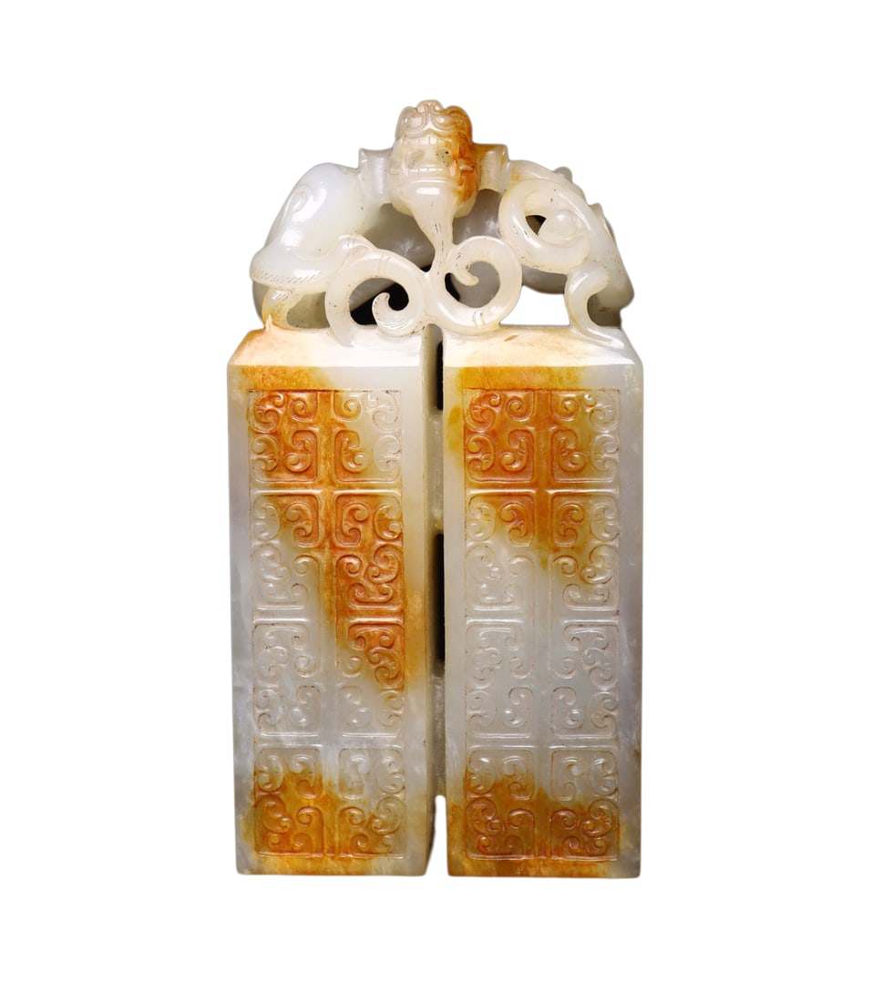 Superb Vintage Chinese Hetian Jade Carved Dragon Seal Statue: Superb Vintage Chinese Hetian Jade Carved Dragon Seal StatueDimension: 130 x 68 x 38 (mm) 5.12 x 2.68 x 1.50 (inches) Weight: 1.56 lbs/ 710 g