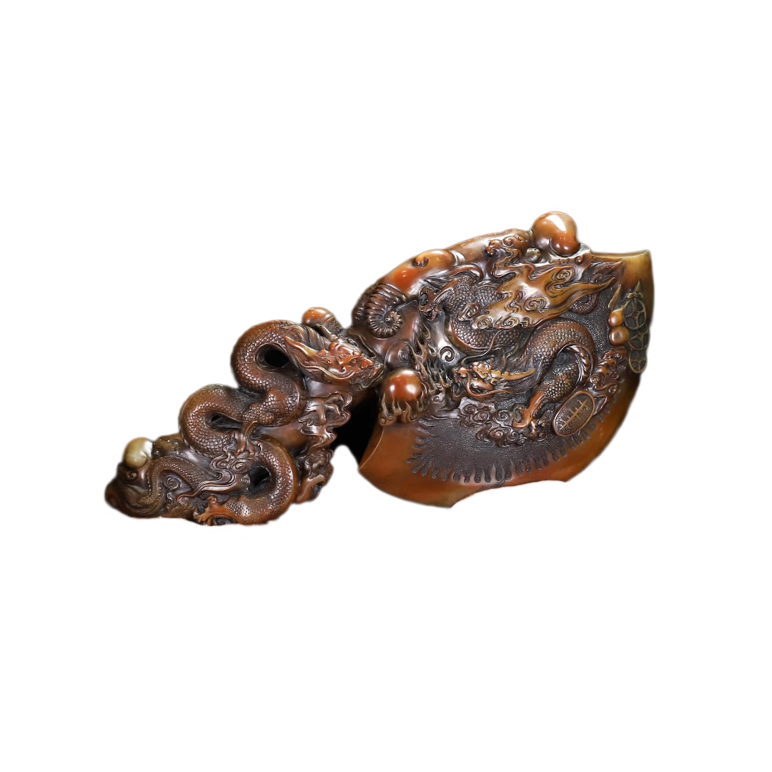 Superb Vintage Chinese Shoushan Stone Carved Dragon Axe Statue: Superb Vintage Chinese Shoushan Stone Carved Dragon Axe StatueDimension: 350 x 160 x 65 (mm) 13.78 x 6.30 x 2.56 (inches) Weight:6.57 lbs/ 2980 g