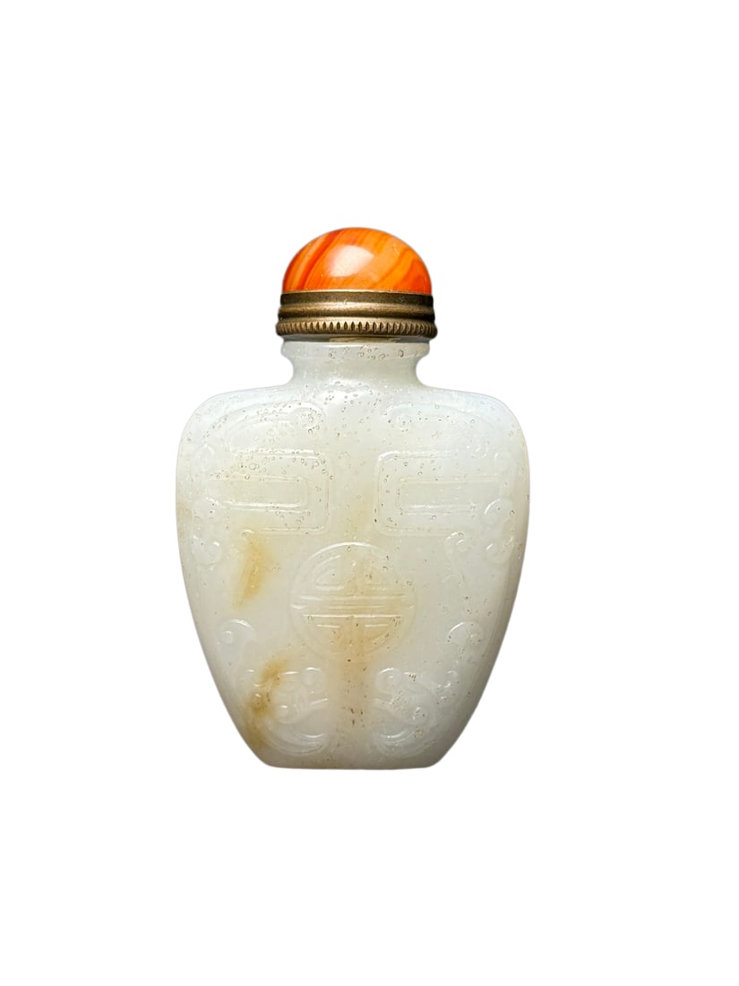 Superb Chinese Hetian Jade Snuff Bottle: Superb Chinese Hetian Jade Snuff BottleDimension: 64 x 41 x 20 (mm)2.52 x 1.61 x 0.79 (inches) Weight:0.15 lbs/ 70 g