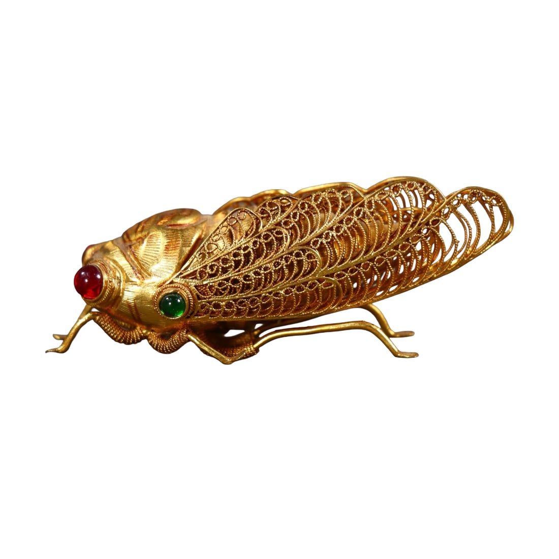 Chinese Gold Wires Inlay Gem Fortune Cicada Statue: Chinese Gold Wires Inlay Gem Fortune Cicada StatueDimension: 55 x 25 x 20 (mm)2.16 x 0.98 x 0.79 (inches) Weight:0.02 lbs/ 11 g