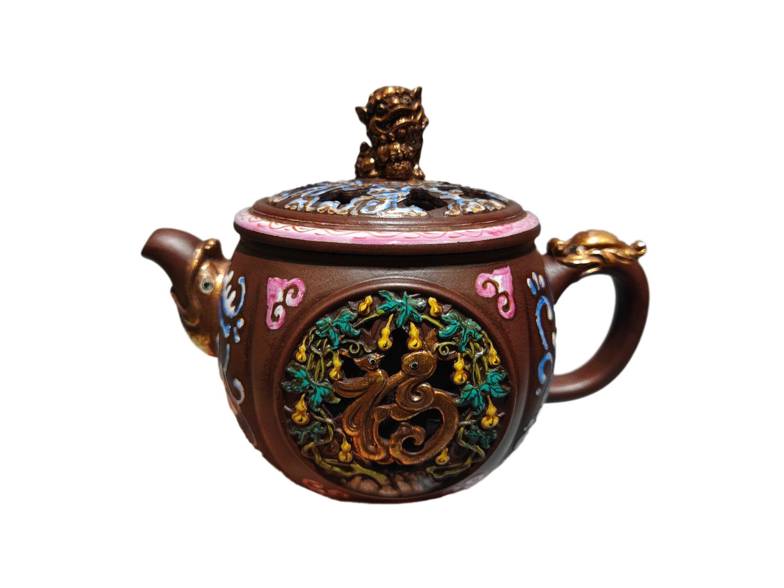 Chinese Colored Drawing Yixing Zisha Clay Fortune Lion Teapot w Artist Signed: Chinese Colored Drawing Yixing Zisha Clay Fortune Lion Teapot w Artist SignedDimension: 170 x 130 (mm)6.69 x 5.12 (inches)Capacity: 380 ml