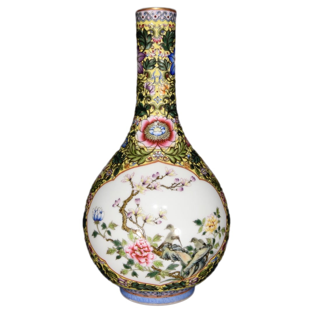 Chinese Qing Dynasty Gilt Edge Famille Rose Enamel Flowers Design Porcelain Vase: Chinese Qing Dynasty Gilt Edge Famille Rose Enamel Flowers Design Porcelain VaseDimension: 280 x 150 (mm) 11.02 x 5.90 (inches)