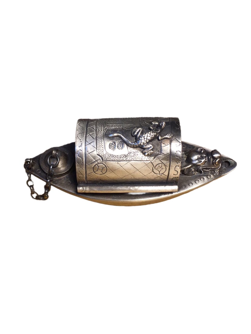 Vintage Chinese Pure Silver Boat Yan Di (small cup for adding water to an inkstone) (1 of 10)