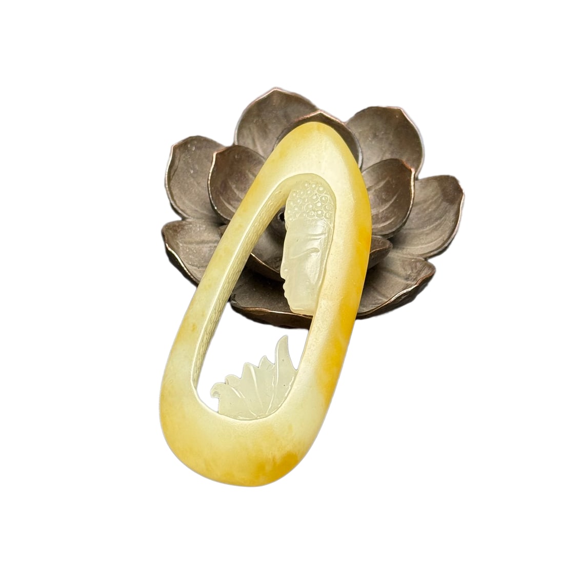 Vintage Chinese Hetian Jade Carved Buddha Pendant: Vintage Chinese Hetian Jade Carved Buddha PendantDimension: 72 x 31 x 12 (mm)2.83 x 1.22 x 0.47 (inches) Weight: 0.08 lbs/ 38 g