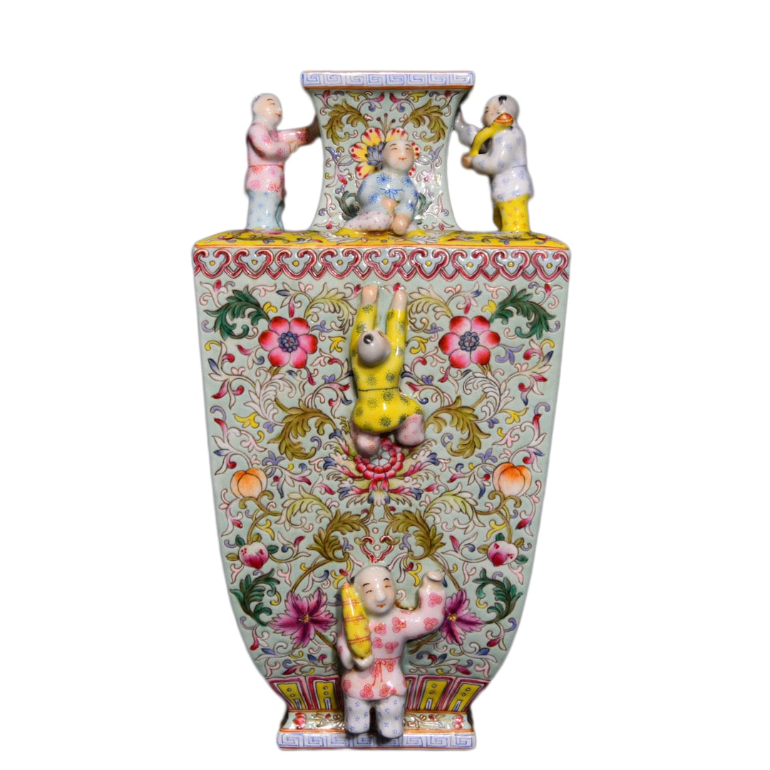 Chinese Qing Dynasty Famille Rose Urchin Porcelain Vase: Chinese Qing Dynasty Famille Rose Urchin Porcelain Vase Dimension: 315 x 165 (mm) 12.40 x 6.50 (inches)