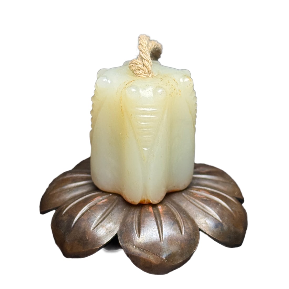 Chinese Hetian Jade Carved Fortune Cicada Pendant: Chinese Hetian Jade Carved Fortune Cicada PendantDimension: 34 x 24 x 24 (mm)1.34 x 0.94 x 0.94 (inches) Weight: 0.10 lbs/ 46 g