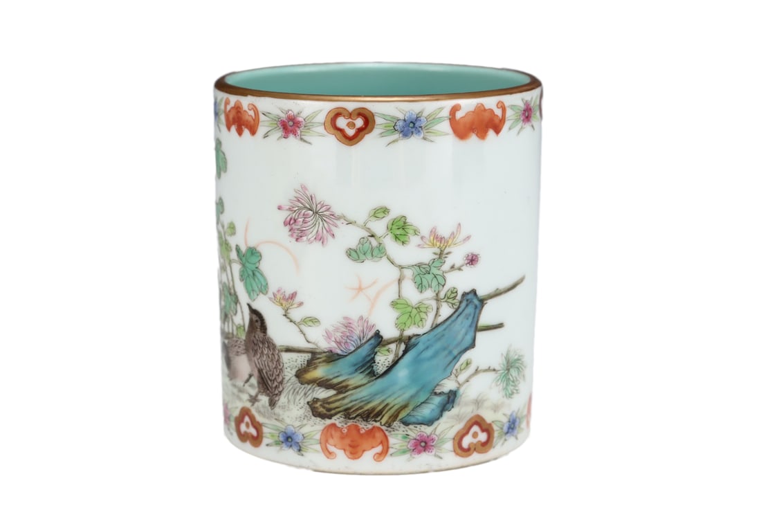 Chinese Gilt Edge Famille Rose Flowers Bird Design Porcelain Brush Pot: Chinese Gilt Edge Famille Rose Flowers Bird Design Porcelain Brush PotDimension: 87 x 78 (mm) 3.42 x 3.07 (inches)
