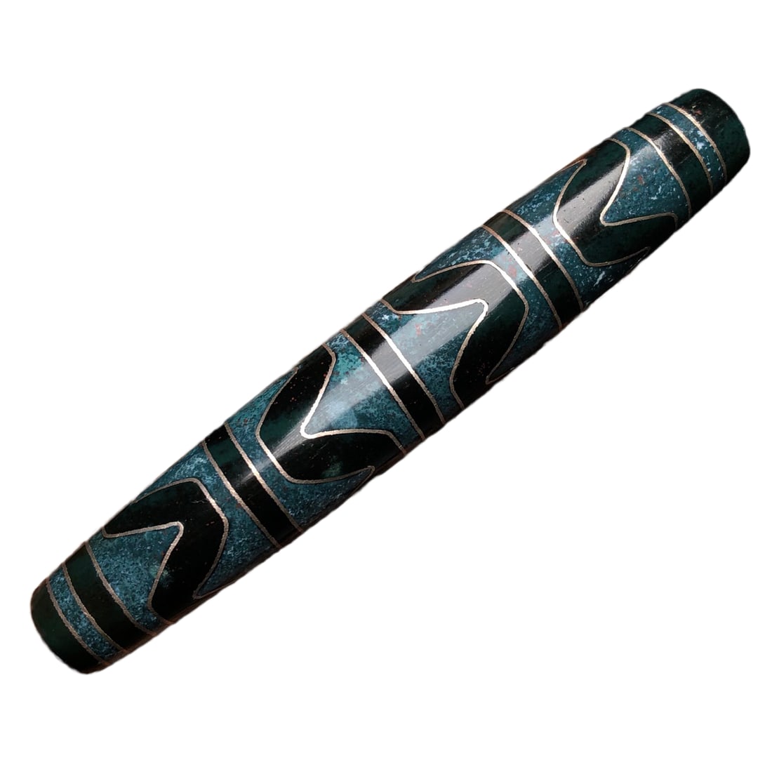 Old Tibetan DZI Agate Inlay Silver Wires Lucky Pendant: Old Tibetan DZI Agate Inlay Silver Wires Lucky PendantDimension: 94 x 16 (mm)3.70 x 0.63 (inches) Weight: 0.08 lbs/ 38.2 g