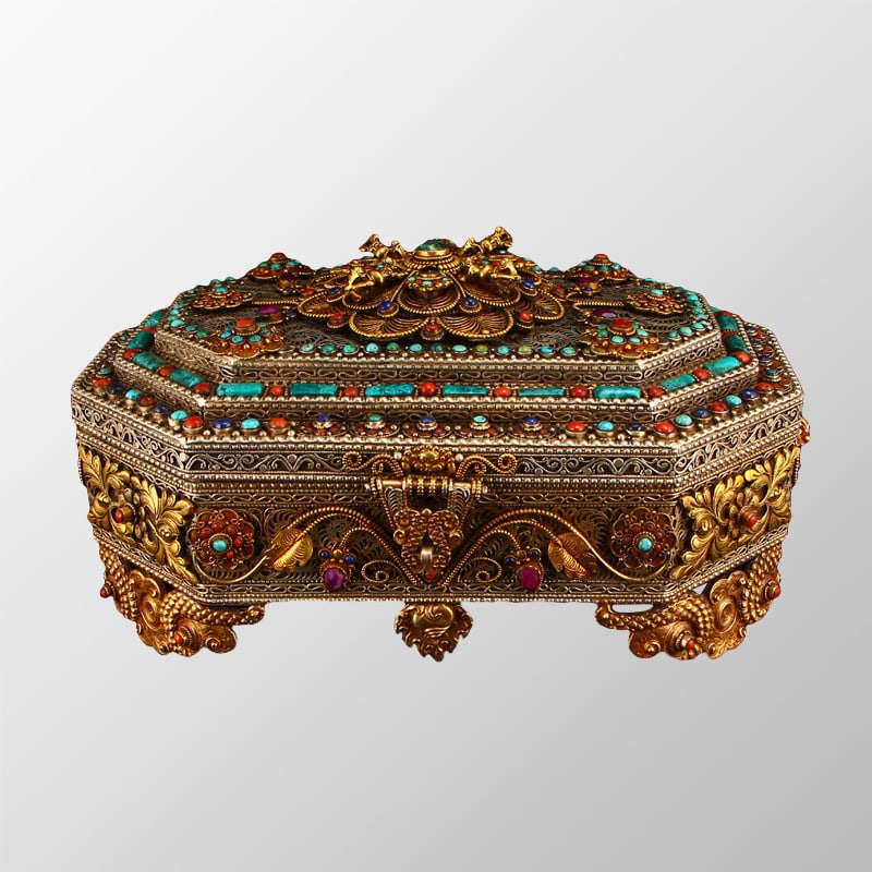 Vintage Tibetan Silver Inlay Turquoise & Lapis Lazuli & Gems Jewelry Box: Vintage Tibetan Silver Inlay Turquoise & Lapis Lazuli & Gems Jewelry BoxDimension: 282 x 185 x 130(mm) 11.10 x 7.28 x 5.12(inches) Weight: 5.21 lbs/2361 g