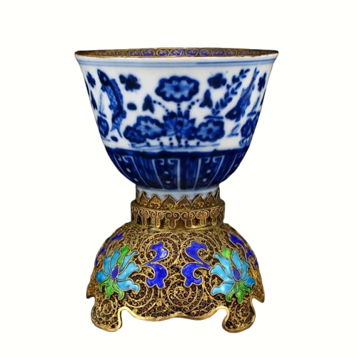 Chinese Blue And White Porcelain Wine Cup w Gold Wires Enamel Base: Chinese Blue And White Porcelain Wine Cup w Gold Wires Enamel BaseDimension: 119 x 92 x 92 (mm)4.68 x 3.62 x 3.62 (inches) Weight: 0.42 lbs/ 190 g